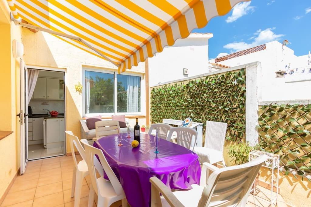 S46-casa De Vacaciones Climatizada Con Piscina, En El Centro Junto Al Mar, Barbacoa Y Wiifi Empuriabrava