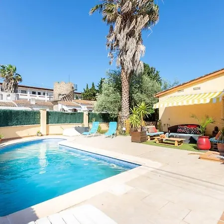 S46-Casa De Vacaciones Climatizada Con Piscina, En El Centro Junto Al Mar, Barbacoa Y Wiifi Empuriabrava Exterior photo