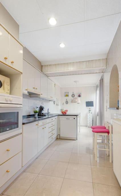 Hébergement de vacances S46-casa De Vacaciones Climatizada Con Piscina, En El Centro Junto Al Mar, Barbacoa Y Wiifi