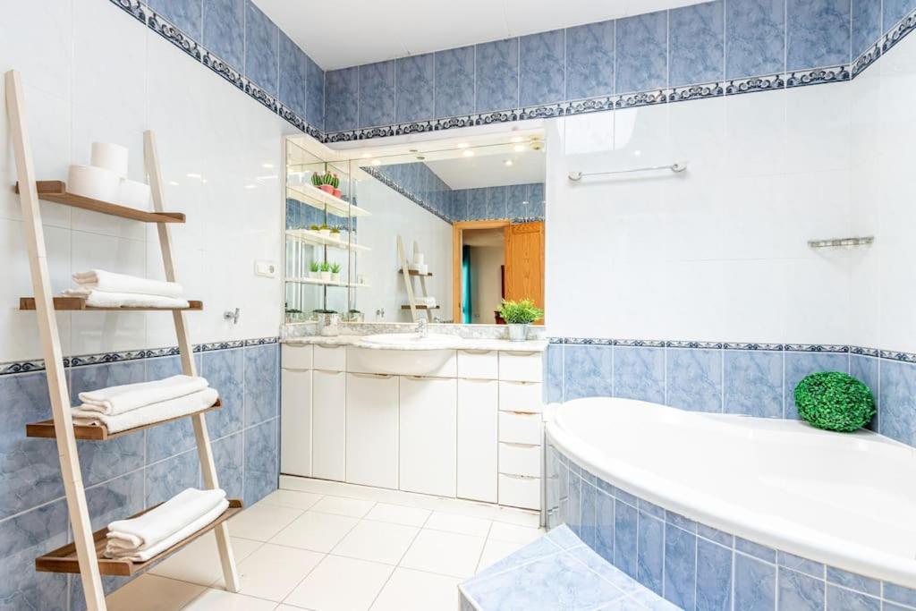 S46-casa De Vacaciones Climatizada Con Piscina, En El Centro Junto Al Mar, Barbacoa Y Wiifi Hébergement de vacances *