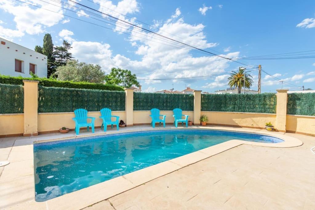 Ferienhaus S46-casa De Vacaciones Climatizada Con Piscina, En El Centro Junto Al Mar, Barbacoa Y Wiifi Empuriabrava