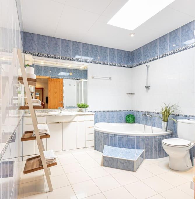 Ferienhaus S46-casa De Vacaciones Climatizada Con Piscina, En El Centro Junto Al Mar, Barbacoa Y Wiifi Empuriabrava
