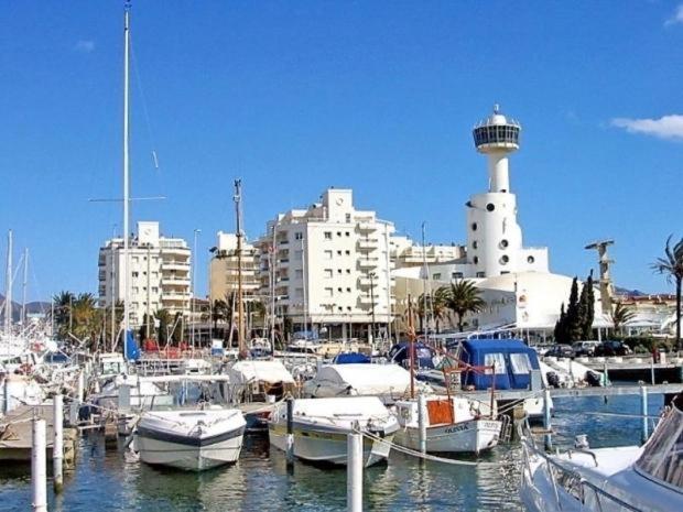 Ferienhaus S46-casa De Vacaciones Climatizada Con Piscina, En El Centro Junto Al Mar, Barbacoa Y Wiifi Empuriabrava